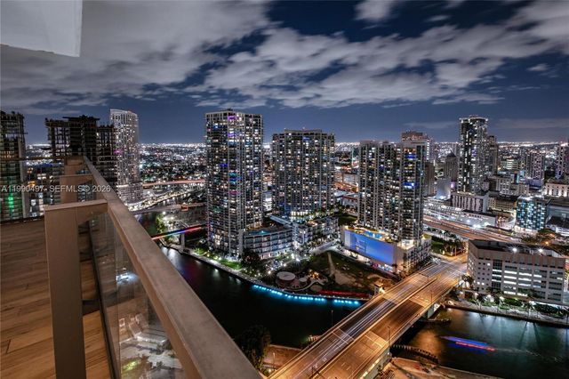 68 SE 6th St 3711, Miami, FL 33131