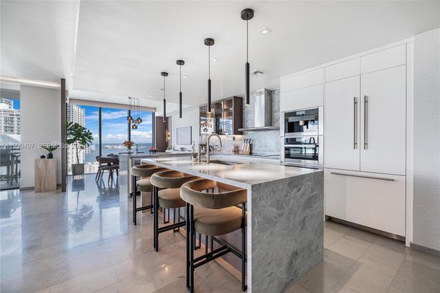 68 SE 6th St 3711, Miami, FL 33131