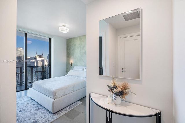 68 SE 6th St 3711, Miami, FL 33131