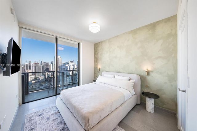 68 SE 6th St 3711, Miami, FL 33131