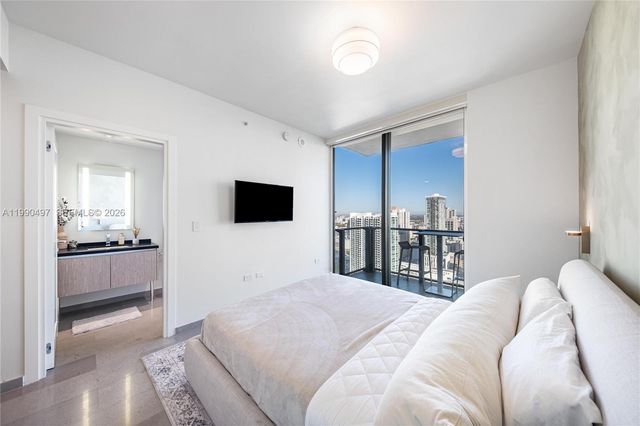 68 SE 6th St 3711, Miami, FL 33131