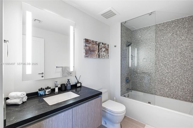 68 SE 6th St 3711, Miami, FL 33131