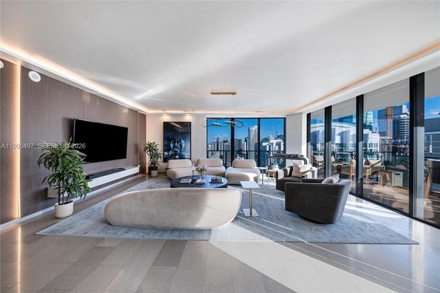 68 SE 6th St 3711, Miami, FL 33131