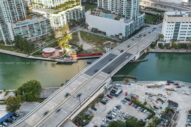 68 SE 6th St 3711, Miami, FL 33131