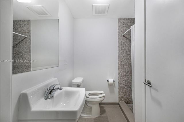 68 SE 6th St 3711, Miami, FL 33131