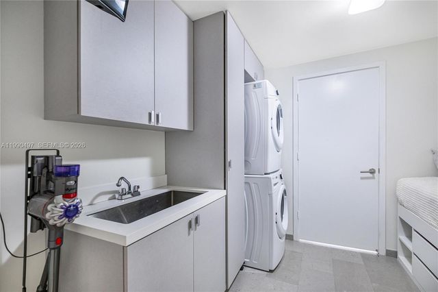 68 SE 6th St 3711, Miami, FL 33131