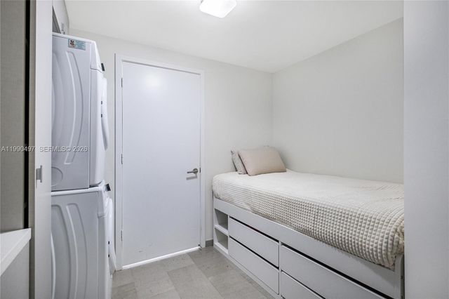 68 SE 6th St 3711, Miami, FL 33131