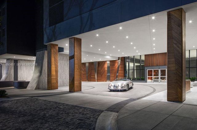 68 SE 6th St 3711, Miami, FL 33131