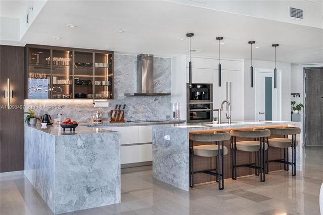 68 SE 6th St 3711, Miami, FL 33131