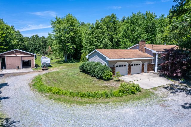 3570 E Sternberg Road, Fruitport, MI 49415