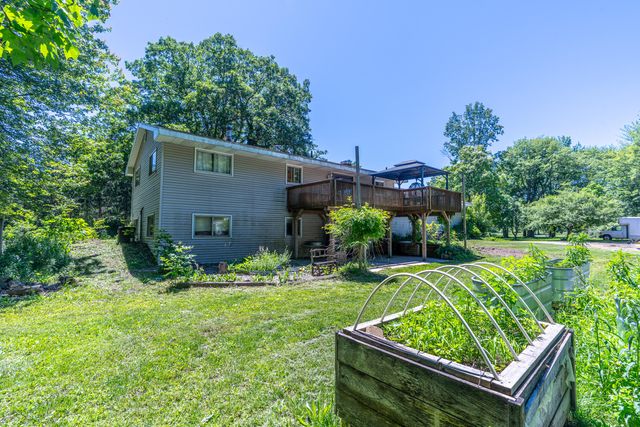 3570 E Sternberg Road, Fruitport, MI 49415