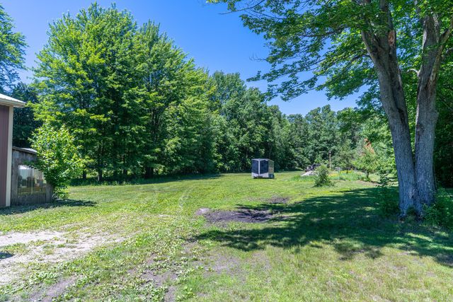 3570 E Sternberg Road, Fruitport, MI 49415