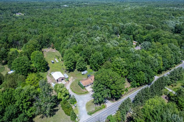 3570 E Sternberg Road, Fruitport, MI 49415