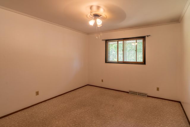 3570 E Sternberg Road, Fruitport, MI 49415