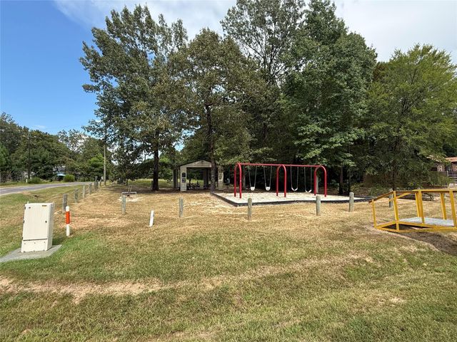 10 Leaning Oak Drive, Point Blank, TX 77364