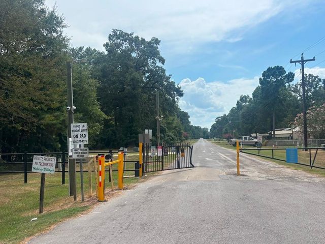 10 Leaning Oak Drive, Point Blank, TX 77364