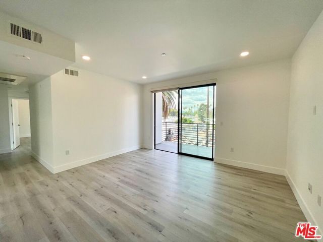 14612 Calvert Street 402, Van Nuys (los Angeles), CA 91411