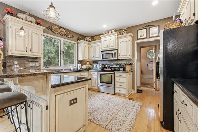 5710 Pflumm Road, Shawnee, KS 66216