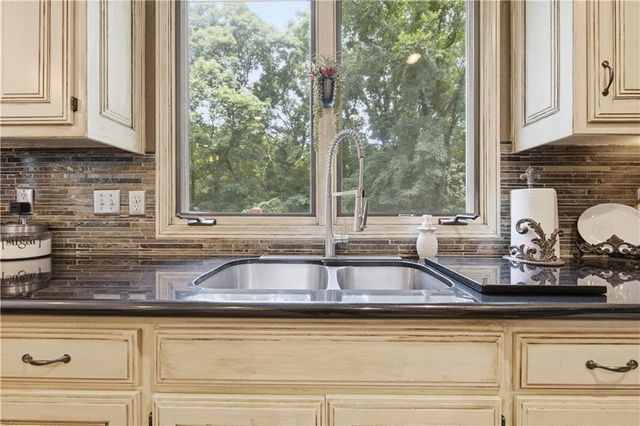 5710 Pflumm Road, Shawnee, KS 66216