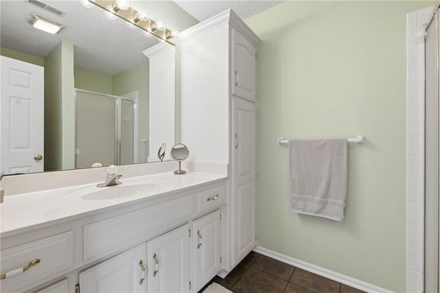 5710 Pflumm Road, Shawnee, KS 66216