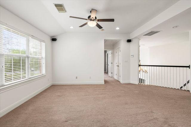 37 Waterfall DR, The Hills, TX 78738