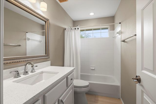 37 Waterfall DR, The Hills, TX 78738