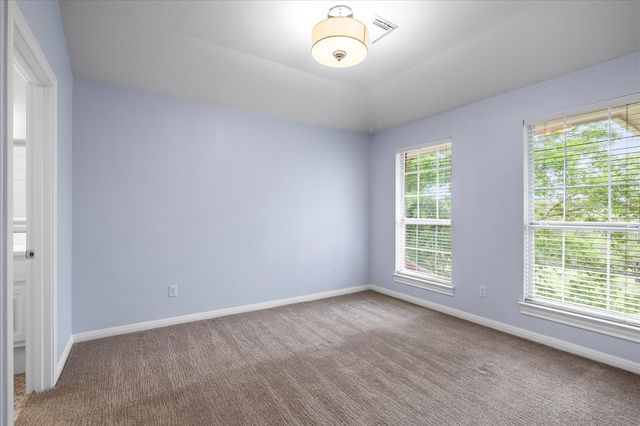 37 Waterfall DR, The Hills, TX 78738