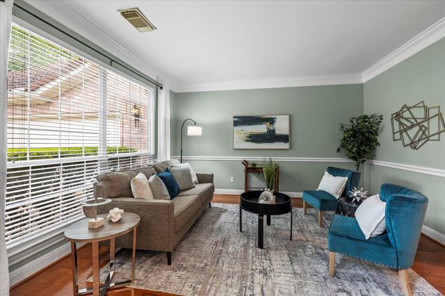 37 Waterfall DR, The Hills, TX 78738