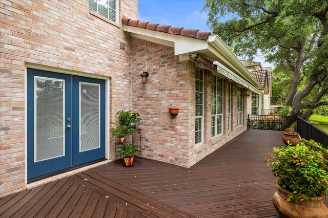 37 Waterfall DR, The Hills, TX 78738