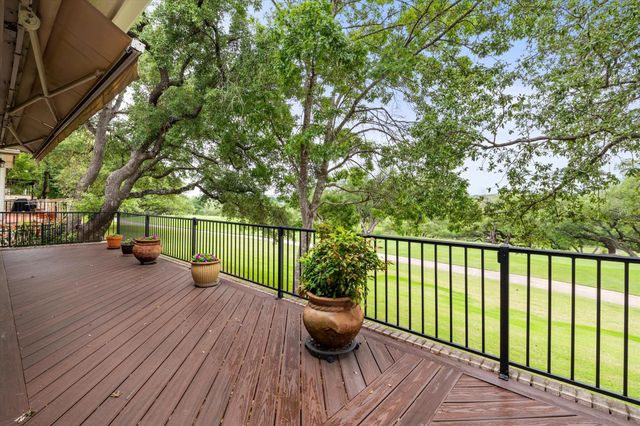 37 Waterfall DR, The Hills, TX 78738