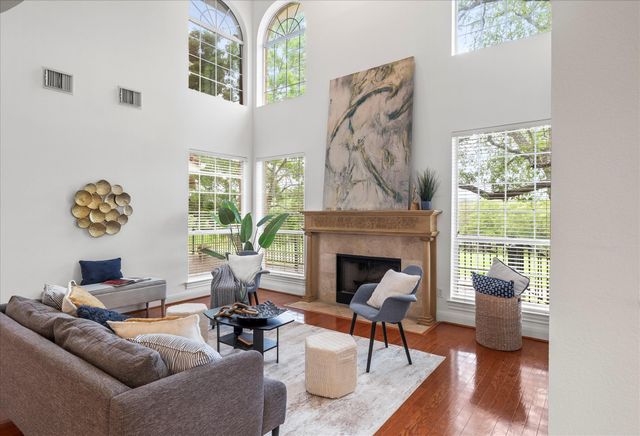 37 Waterfall DR, The Hills, TX 78738