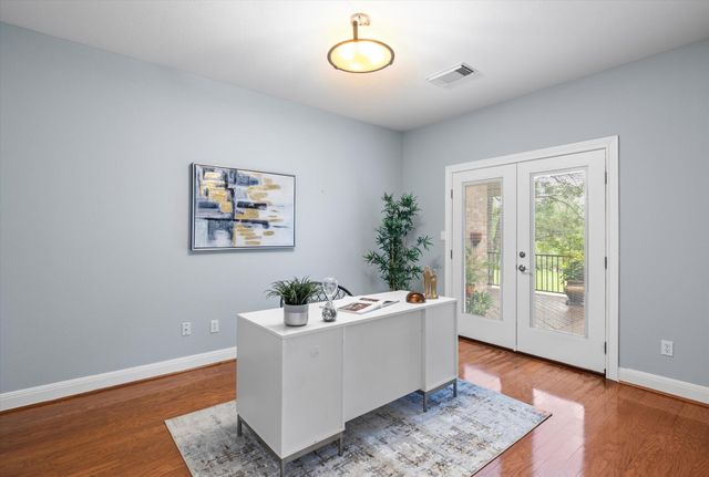 37 Waterfall DR, The Hills, TX 78738