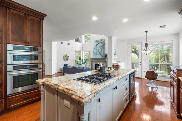 37 Waterfall DR, The Hills, TX 78738