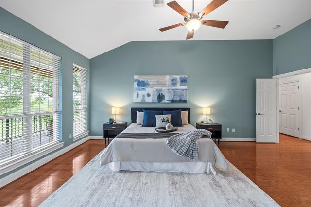 37 Waterfall DR, The Hills, TX 78738