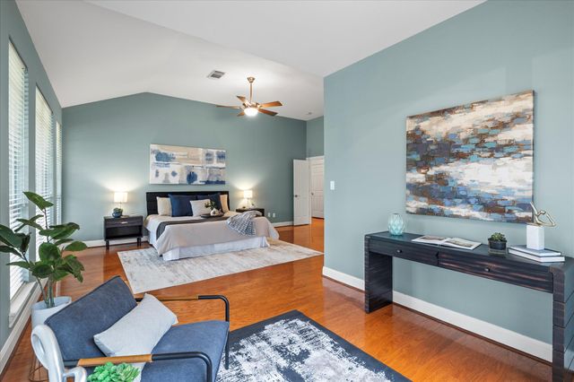 37 Waterfall DR, The Hills, TX 78738