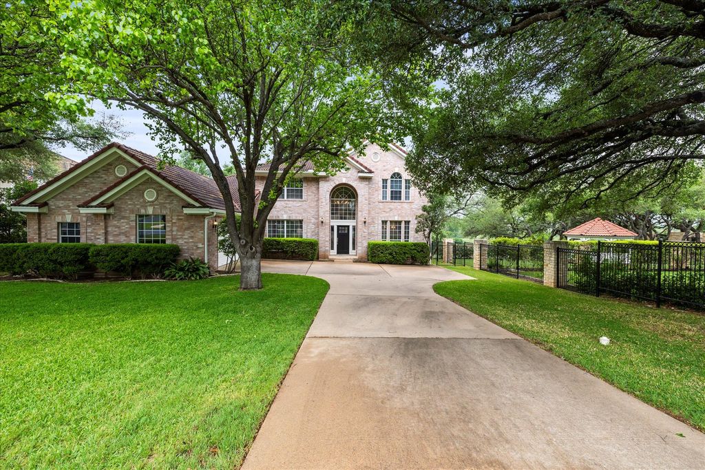 37 Waterfall DR, The Hills, TX 78738