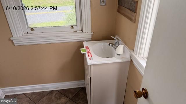 2060 ADAMS RD, East Greenville, PA 18041