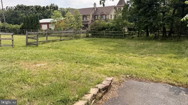 2060 ADAMS RD, East Greenville, PA 18041