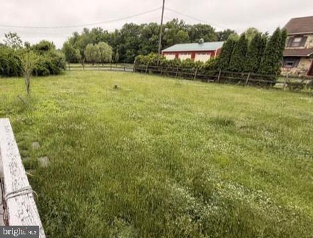 2060 ADAMS RD, East Greenville, PA 18041