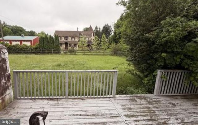 2060 ADAMS RD, East Greenville, PA 18041