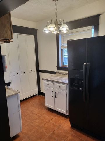 19 Greenbrier St, Springfield, MA 01108