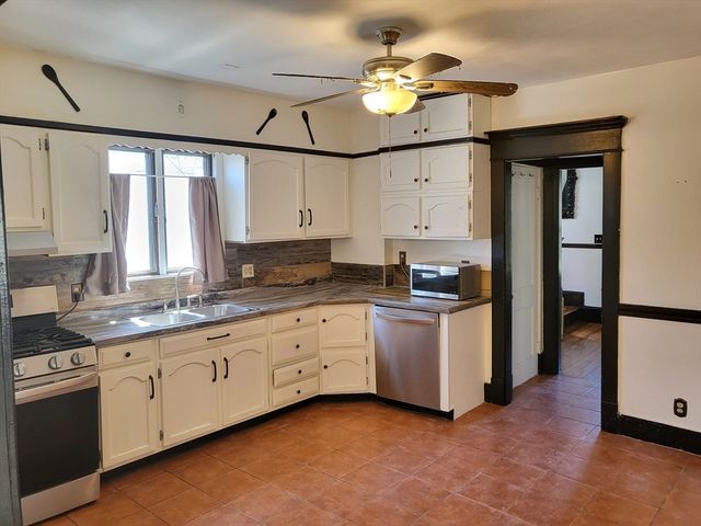 19 Greenbrier St, Springfield, MA 01108