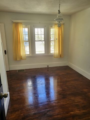 19 Greenbrier St, Springfield, MA 01108