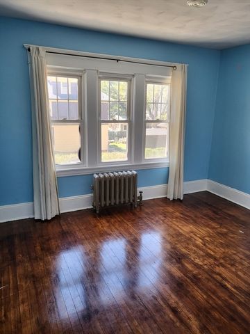 19 Greenbrier St, Springfield, MA 01108