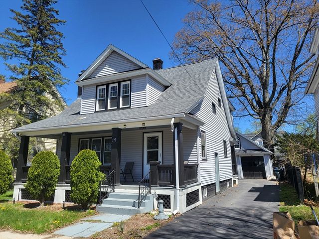 19 Greenbrier St, Springfield, MA 01108