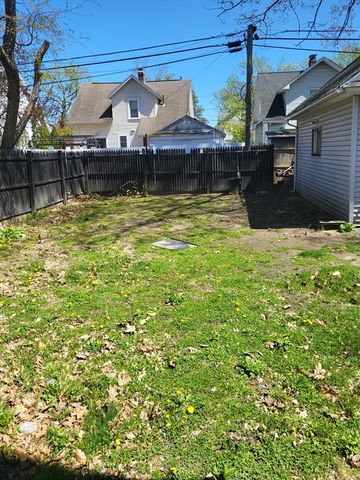 19 Greenbrier St, Springfield, MA 01108