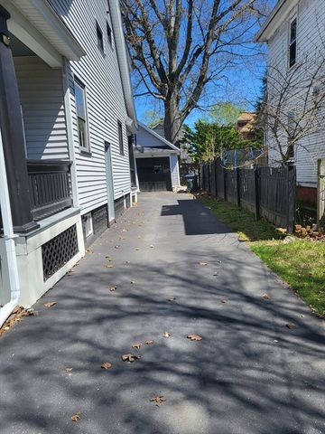 19 Greenbrier St, Springfield, MA 01108