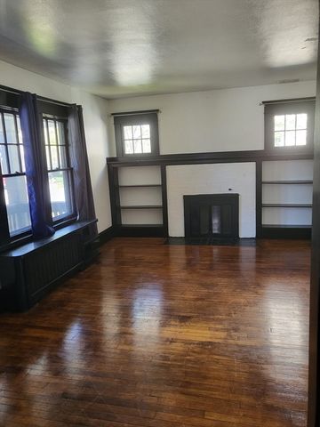 19 Greenbrier St, Springfield, MA 01108