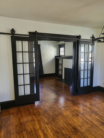 19 Greenbrier St, Springfield, MA 01108