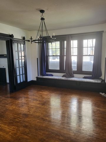 19 Greenbrier St, Springfield, MA 01108